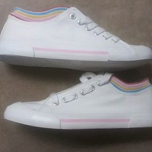 American Eagle tennis shoes